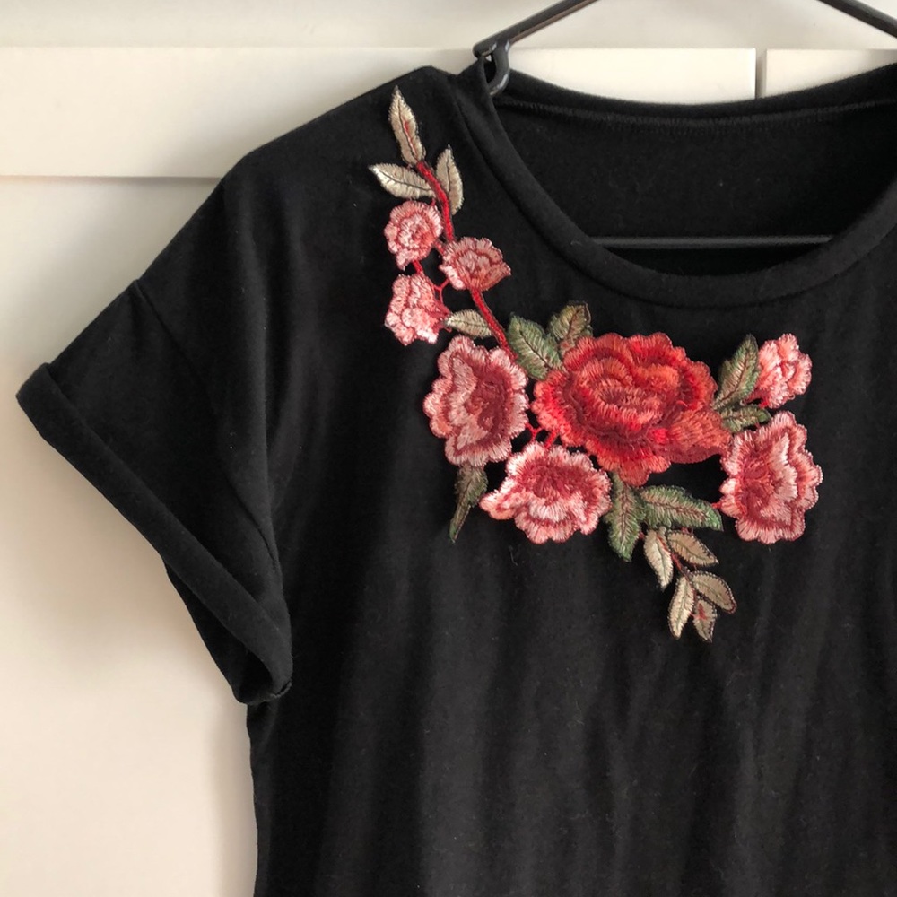 Embroidered tee - Picture 2 of 3